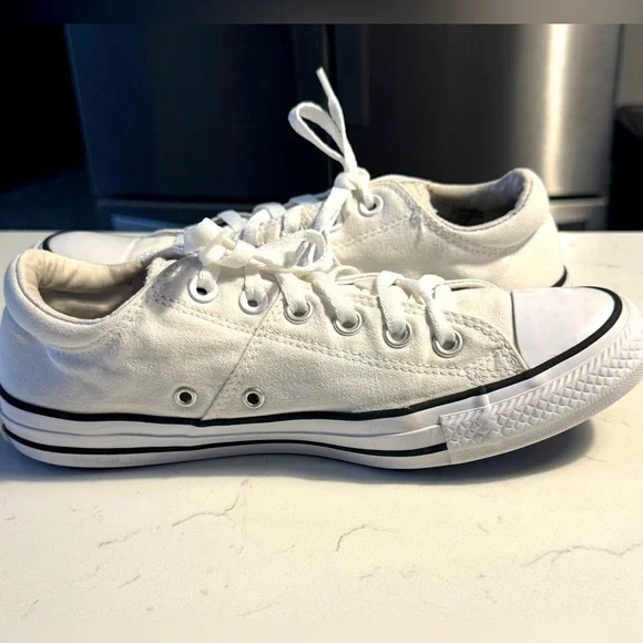 Converse Classic White Chuck Taylor All-Star Sneakers Women  size 7 - Picture 12 of 13